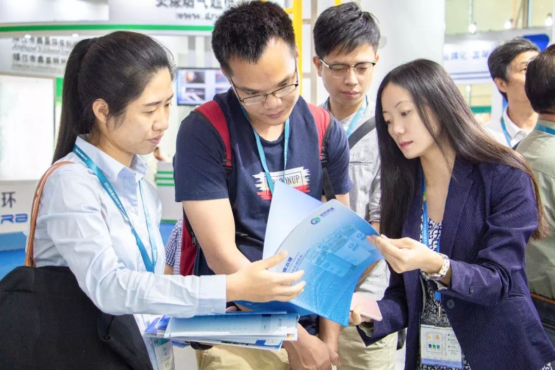 专业细致地解答客户的每一个问题