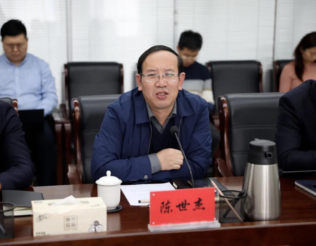 内蒙古环投集团党委副书记兼总经理陈世杰发表讲话