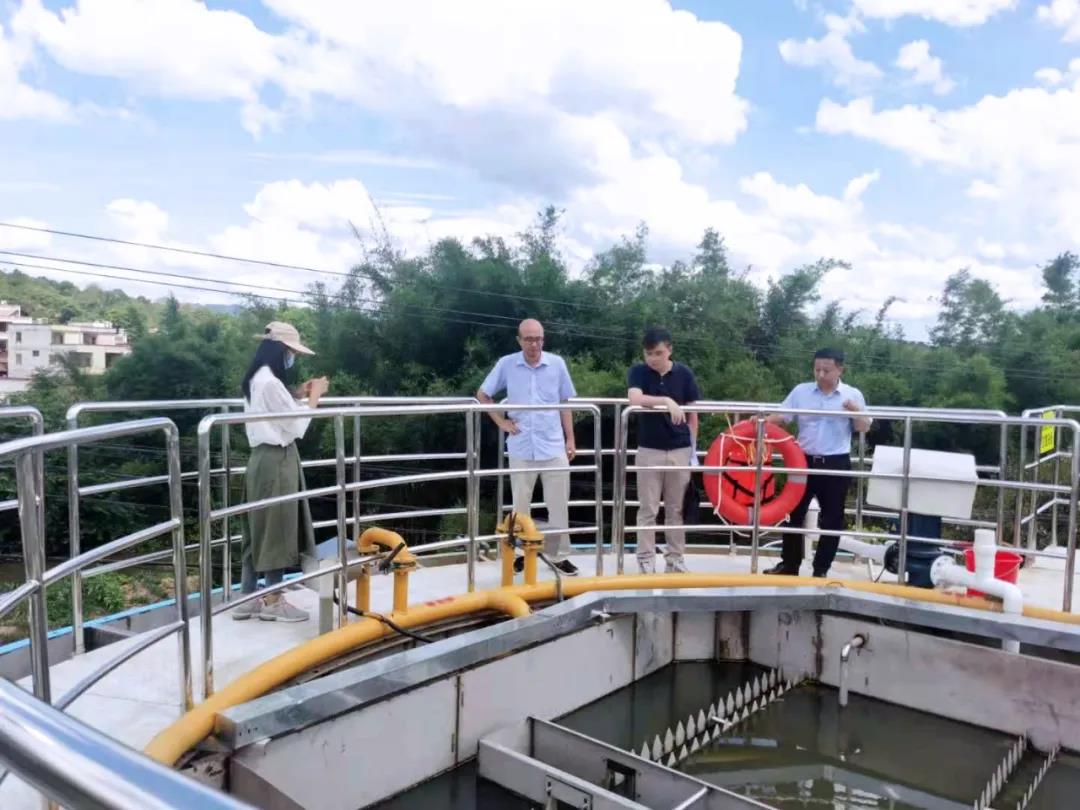 考察马圩镇装配式污水厂运行实况